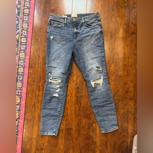 Universal Thread Skinny Blue Jeans Modern Distressed